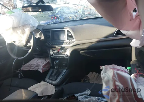 2018 Hyundai Elantra Se z USA, uszkodzony, nr VIN 5NPD74LF5JH402444